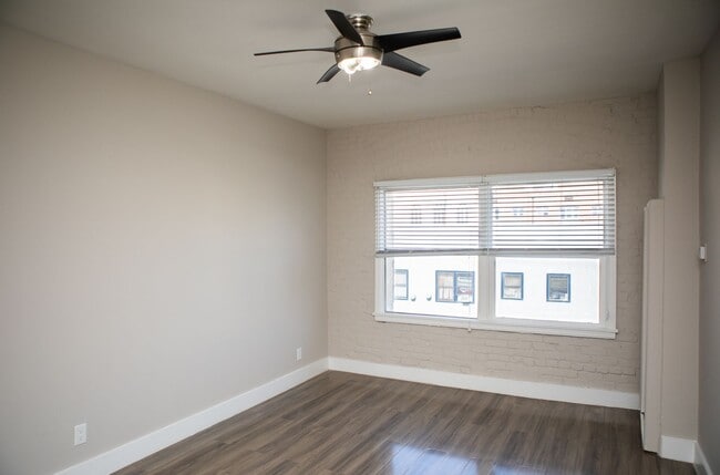 Gorgeous Newly Remodeled One Bedroom and Studios, Los Angeles, CA 90005 - photo 2