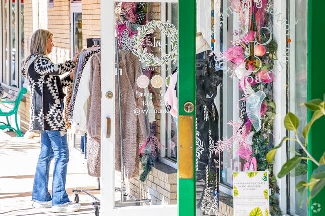 Mount Dora's quaint down town shops are always bustling year-round with shoppers.