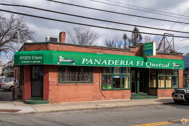 Panderia El Quetzal is a Central American bakery with daily freshly baked treats in Hartford.