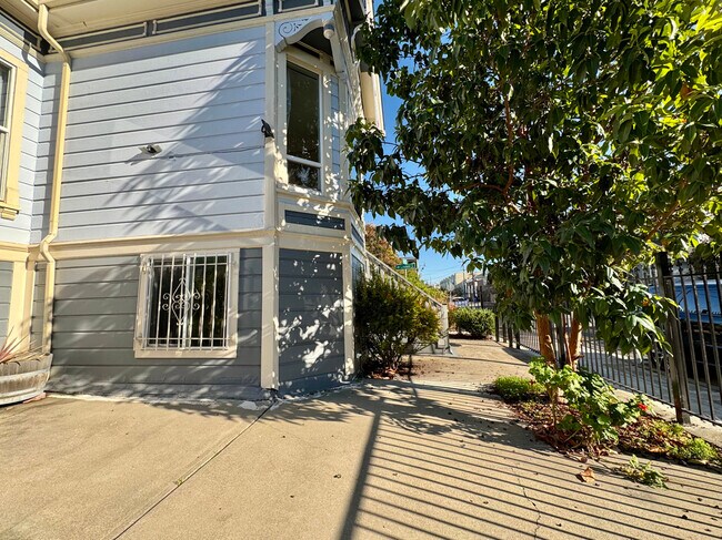1054 24th St unit B, Oakland, CA 94607 - photo 5