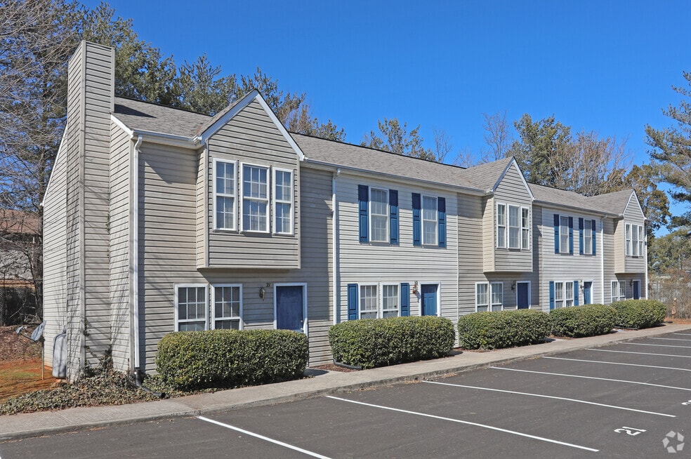 Del Ray Townhomes 410 Alta Ln, Lynchburg, VA