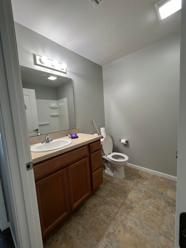 Cottonwood Crossing 705 Cottonwood Crossing Dr, Newton, KS