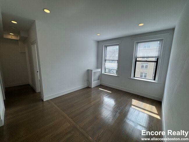 11 Peterborough St unit 26, Boston, MA 02215 - photo 3