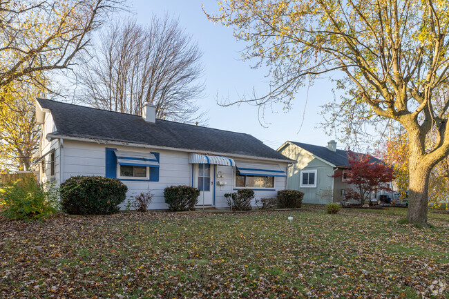 The median lot size in West Marion is 4,356 square feet.
