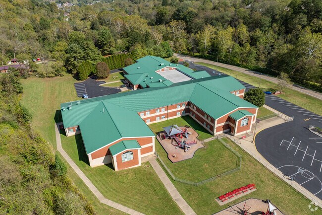 According to state test scores, 67% of Bellaire Elementary School students are at least proficient in math and 62% in reading.