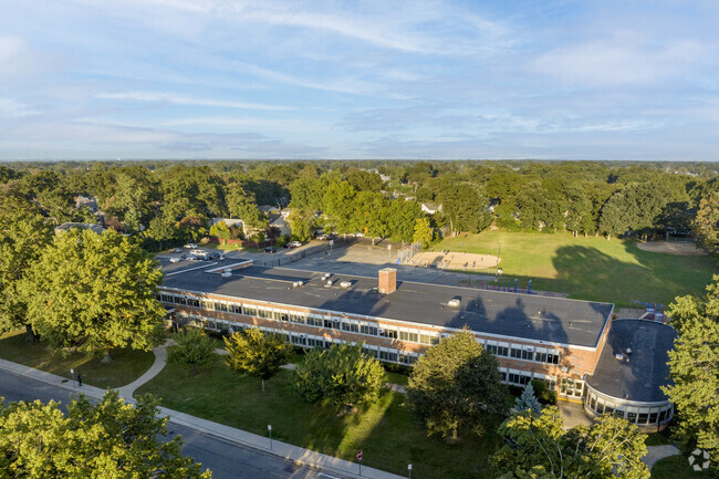 Park Avenue School in North Bellmore has 300 students in grades K-6 with a ratio of 12:1.