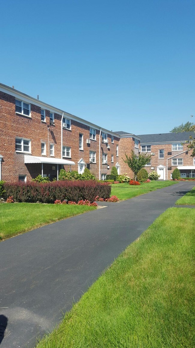 Eastcrest - No Availability, East Rockaway, NY 11518 - photo 3