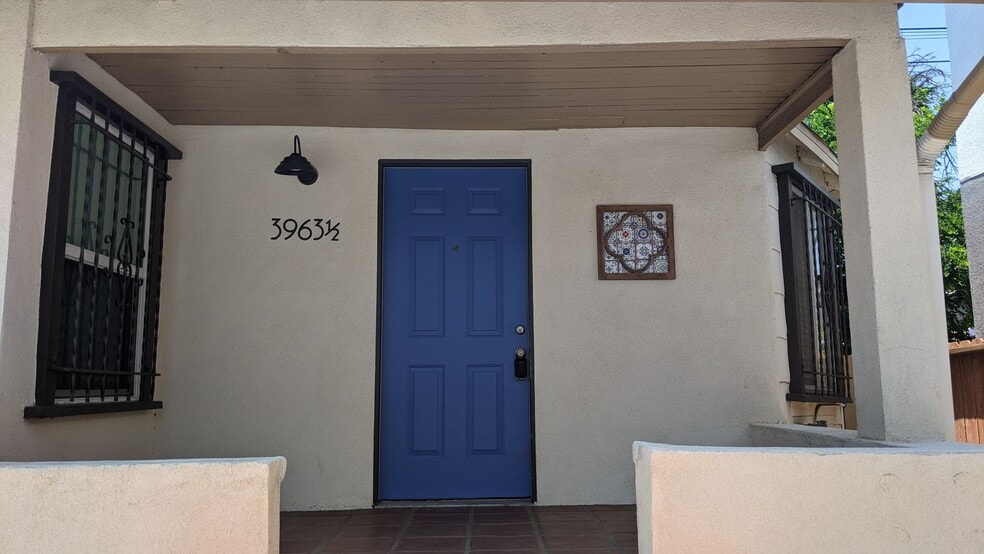 **Charming 3-Bedroom Unit in Prime Los Angeles Location – 3963 Halldale Avenue**, Los Angeles, CA 90062 - photo 1