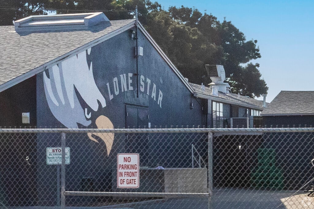 Lone Star Elementary School serves grades K-6 in Fresno.