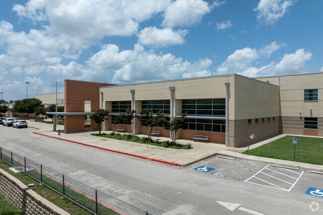 Armando Chapa Middle School boasts a teacher to students ratio of 14:1.