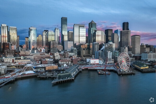 Seattle is about 26 miles north of Auburn.