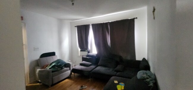 632 Adams Ave unit 2nd floor rear, Elizabeth, NJ 07201 - photo 2