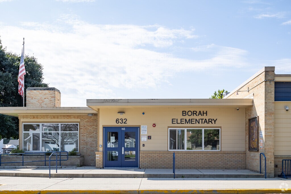 Borah Elementary serves students in the Atlas Prairie community.