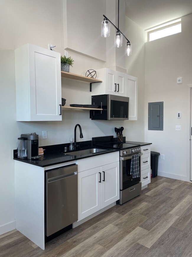 215 1st Ave N, Seattle, WA 98109
