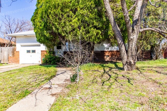 2805 NW 23rd St, Lawton, OK 73505 - photo 2