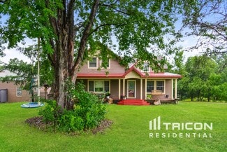 1306 Dayton Rd, Champlin, MN 55316