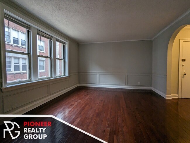 544 W Surf St unit 2, Chicago, IL 60657 - photo 3