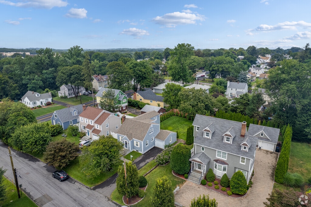 About Stratfield Village Schools, Demographics, Things to Do