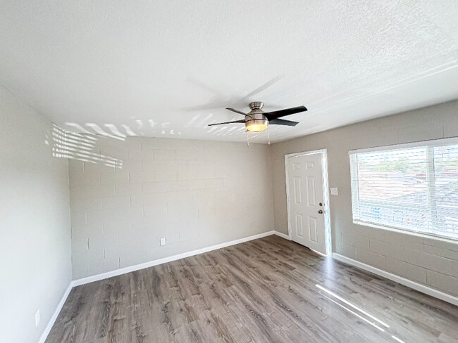 1110 E Highland Ave unit 29, Phoenix, AZ 85014 - photo 4