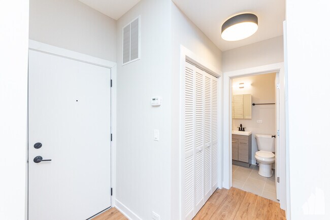 659 W Wrightwood Ave unit 104, Chicago, IL 60614 - photo 7