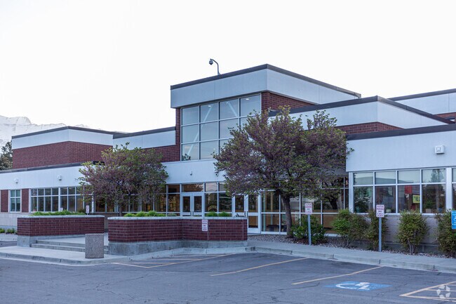 Lakeridge Junior High School is located in Westmore, near Orem South.