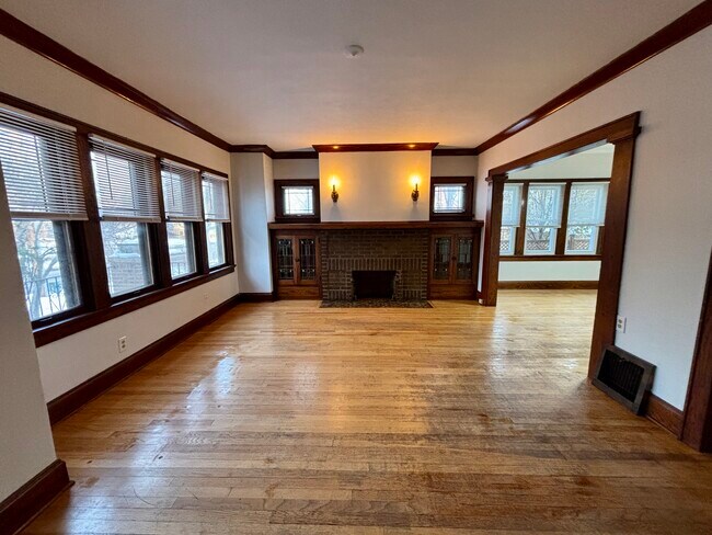 5223 W Wisconsin Ave unit Lower, Milwaukee, WI 53208 - photo 3