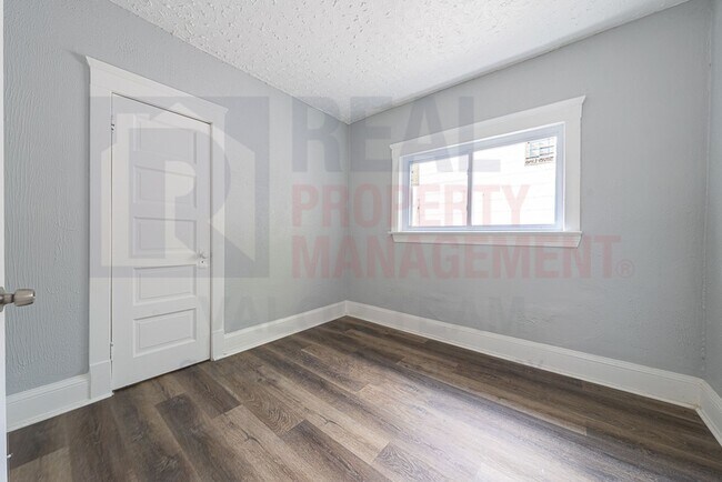 2040 W 103rd St unit Upper Unit, Cleveland, OH 44102 - photo 6