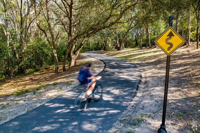South Lake Trail is a great amenity for bikers in Minneola.