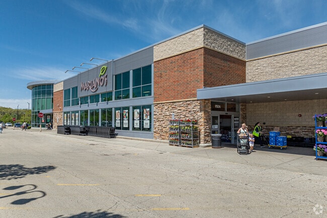 Residents of Sandburg can get their weekly groceries from the local Mariano's.