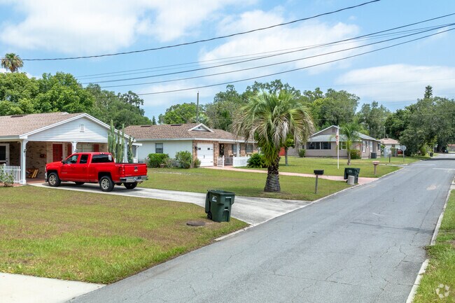 Midcentury ranch-style homes on spacious lots line much of the Lakeshore neighborhood's streets.