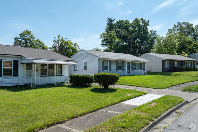 Sidewalks and small yards are popular finds within the Pineview neighborhood.