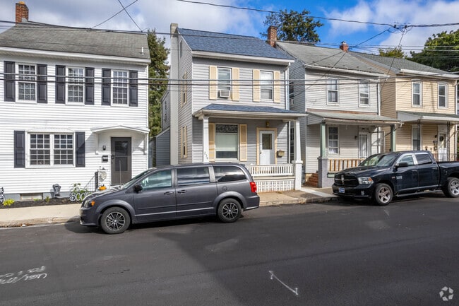 Single Colonial style homes are found all throughout Middletown-Dauphin County.