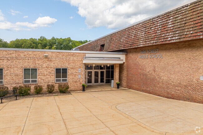 The student to teacher ratio at Park Forest Middle School is 13 to 1.