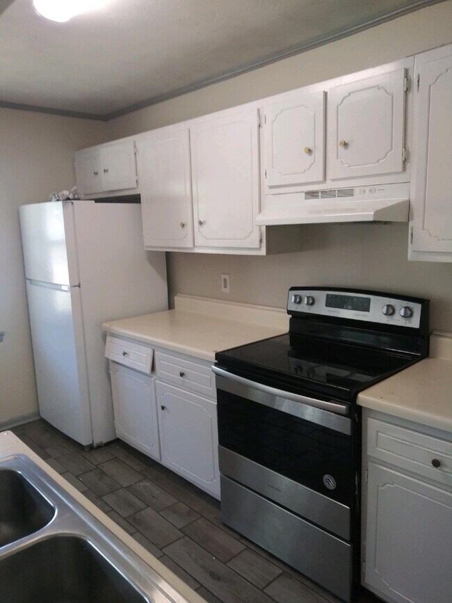 309 Tedford St unit 309 Tedford St Apt A, Tupelo, MS 38801 - photo 7