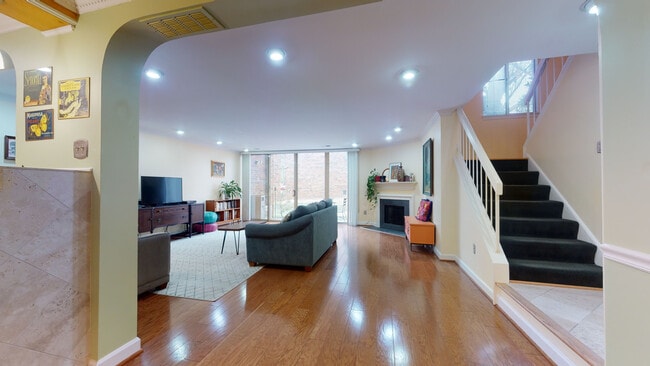 1635 S Hayes St unit A, Arlington, VA 22202 - photo 4