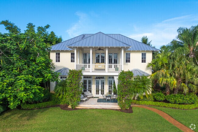 Explore large estates in Veromar where luxury meets coastal tranquility.