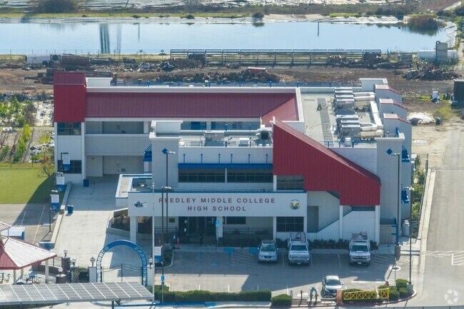 Welcome to Reedley Middle College High School.