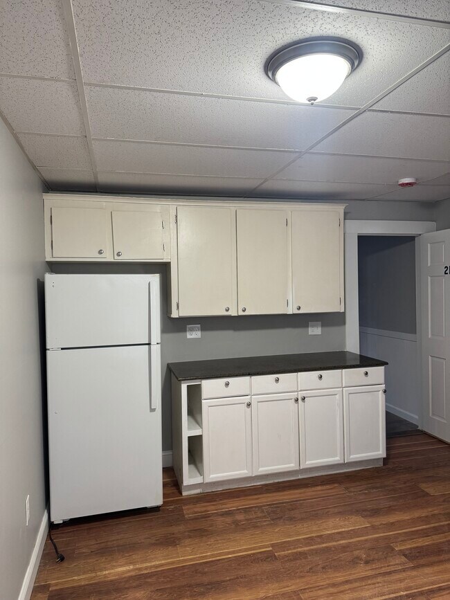 10 Wakefield Ave unit 1R, Wakefield, MA 01880 - photo 4