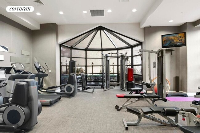 41-18 Crescent St, Queens, NY 11101 - photo 7