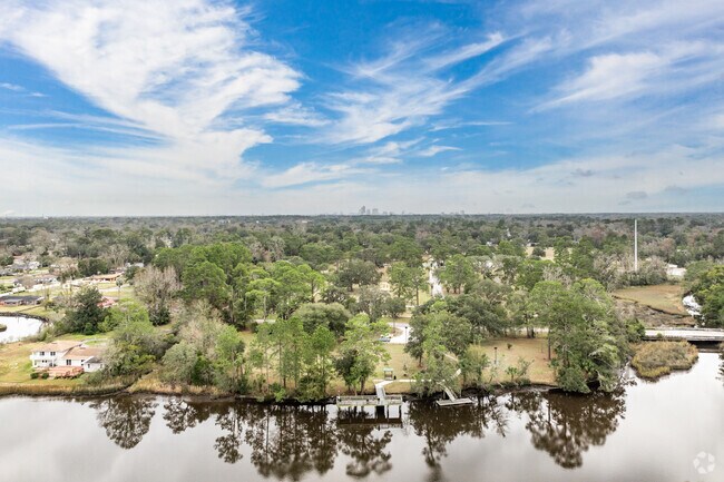 Ribault residents find it convenient to get to Downtown Jacksonville, a short 20 minute drive.