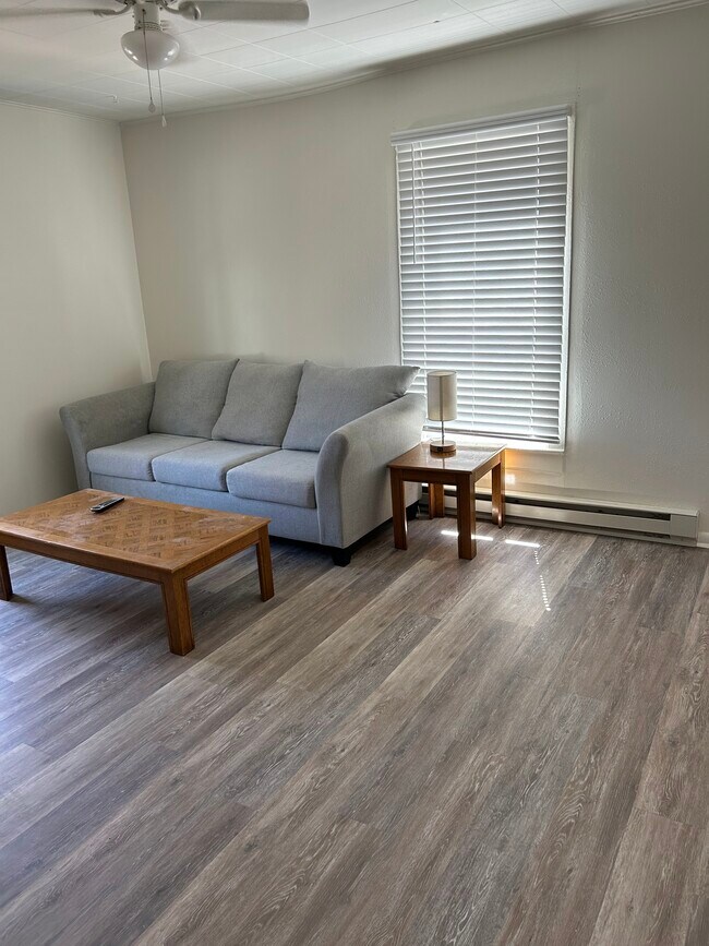 1425 3rd Ave S unit Upper Unit, Fargo, ND 58103 - photo 2