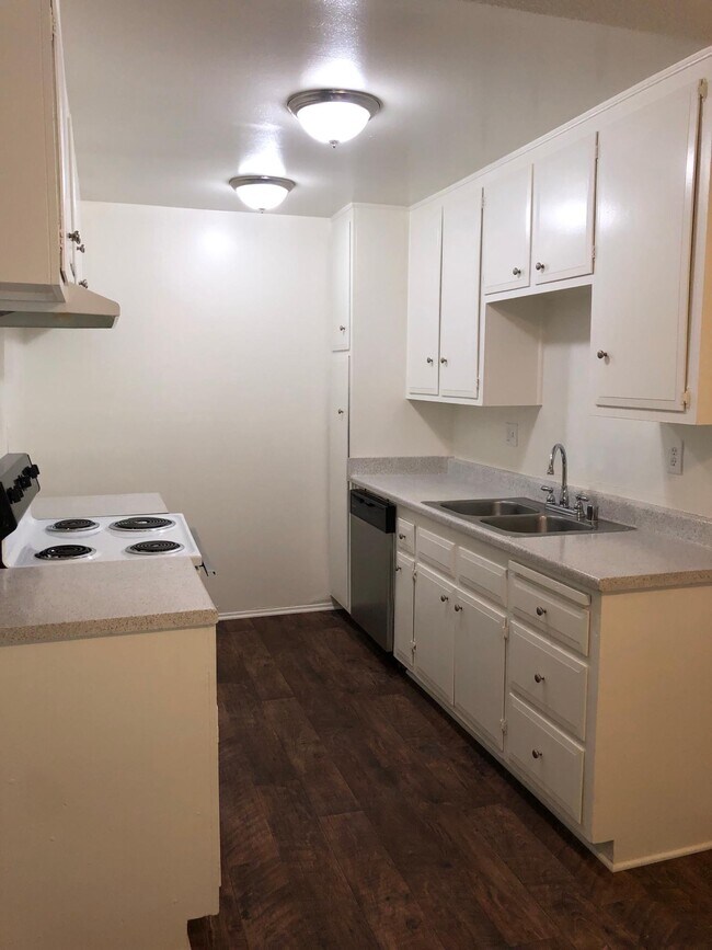 1716 Nisson Rd Unit 16-C, Tustin, CA 92780