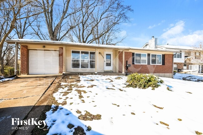 2335 Bramble Ln, Florissant, MO 63033 - photo 2