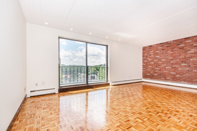 31 Harris St, Brookline, MA 02446 - photo 2