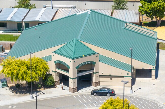 The entrance to Oakhurst Elementary School in Oakhurst.