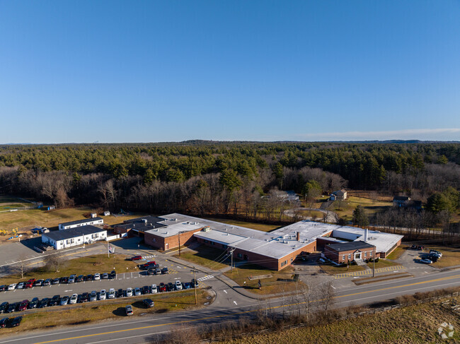 Griffin Memorial School in Litchfield, NH serves grades K-5.