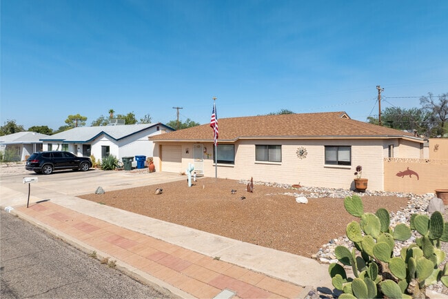 Poets Square features homes built in the 1950's, with a variety of styles.