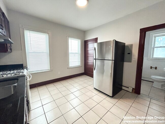 24 Maryland St unit 2, Dorchester, MA 02125 - photo 3