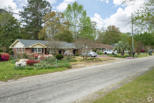 Many Crosswell locals live in single story homes in Crosswell.