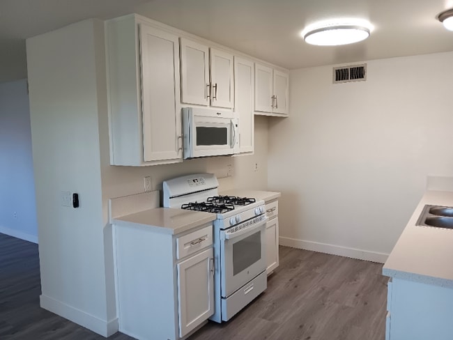 12250 17th St unit 3, Yucaipa, CA 92399 - photo 3